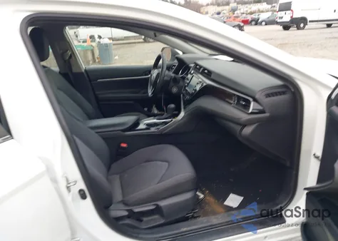 2020 Toyota Camry Le z USA, uszkodzony, nr VIN 4T1C11AK6LU334185